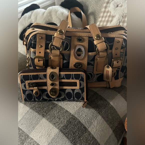 Authentic Coach Vintage Legacy Denim Sig. Medium Lily Handbag!! RARE - Picture 4 of 15